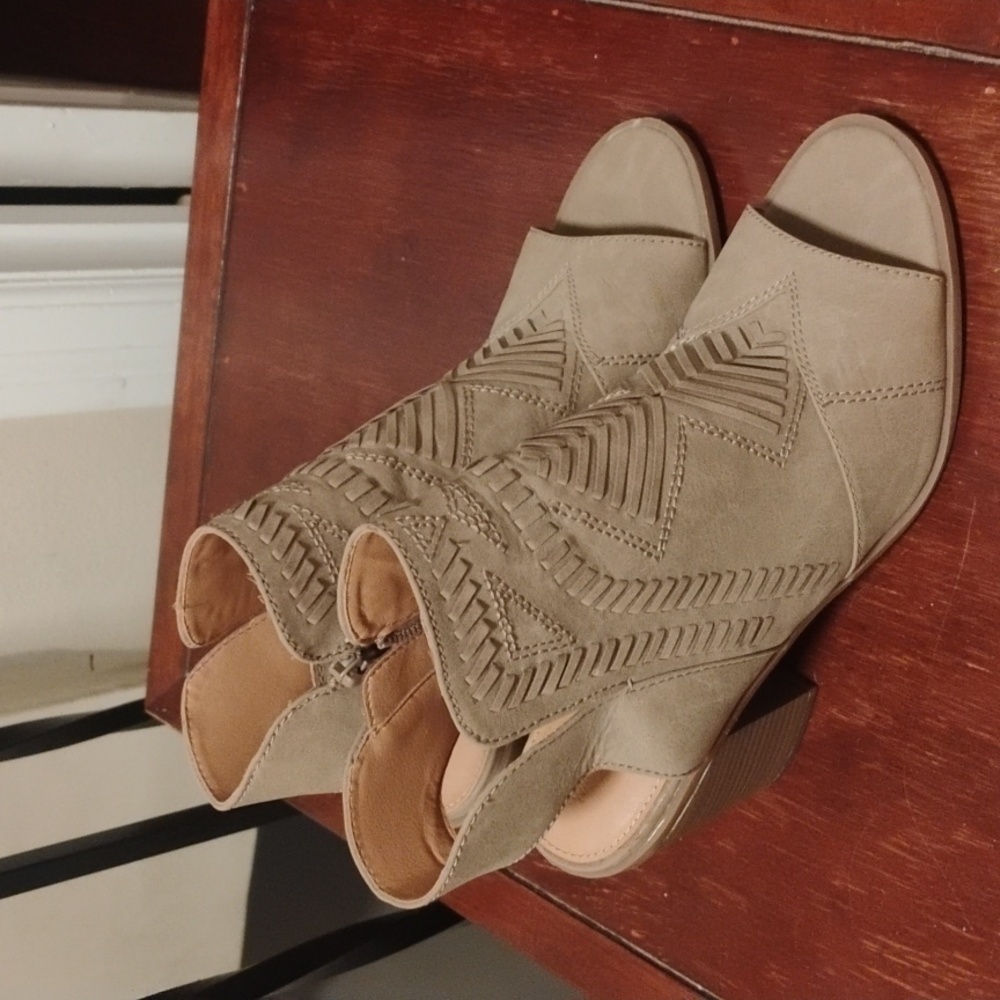 Universal Thread Booties - image 1